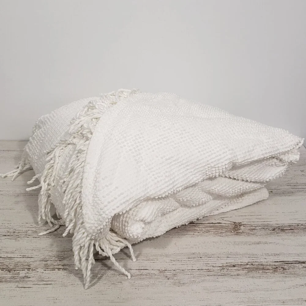 Vintage Bates  White Hobnail Chenille Bedspread with Fringe  88 X 108 queen/king